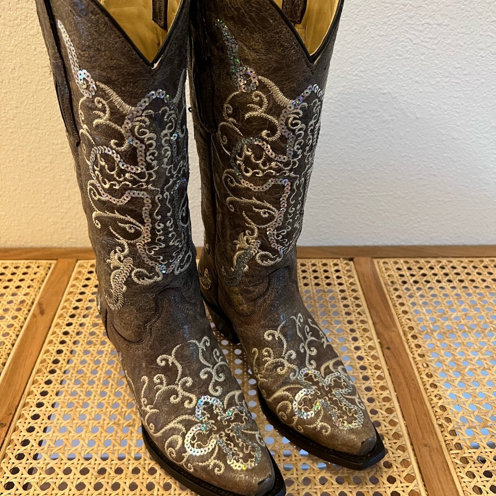 Corral boots handcrafted, tobacco silver cross A1187.